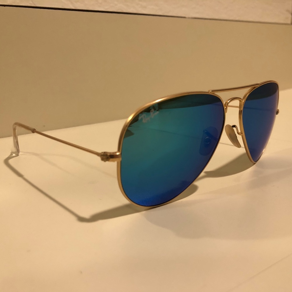 Ray-Ban Gold Aviator Flash lenses